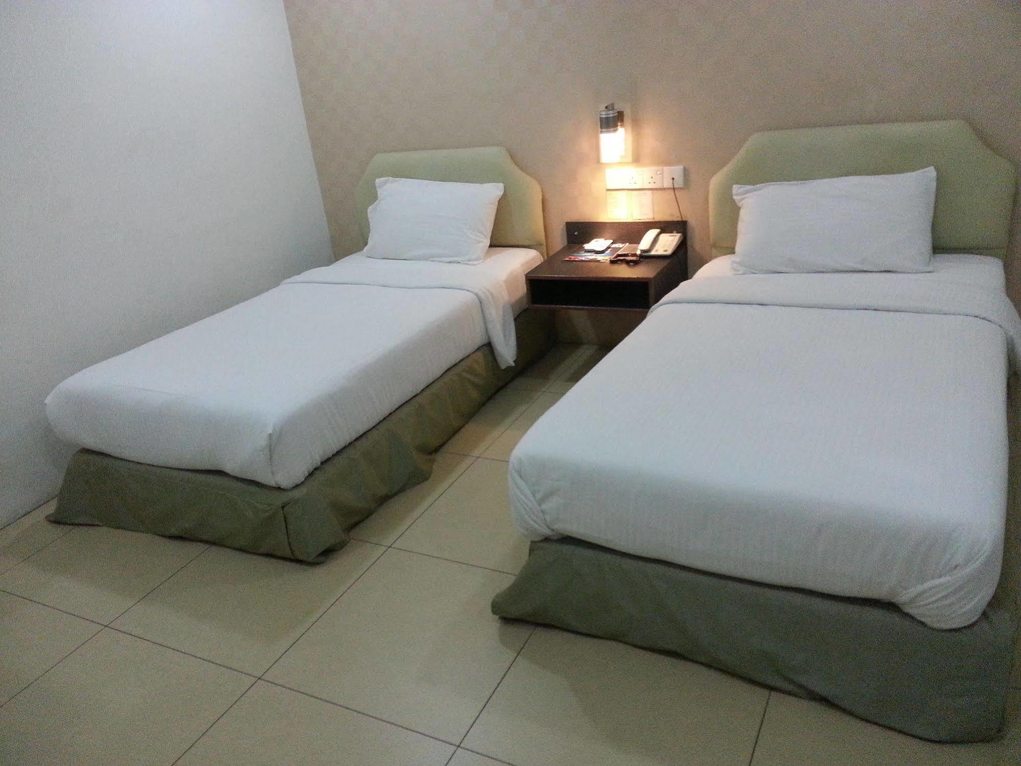 Hotel Avenue Kuantan Esterno foto